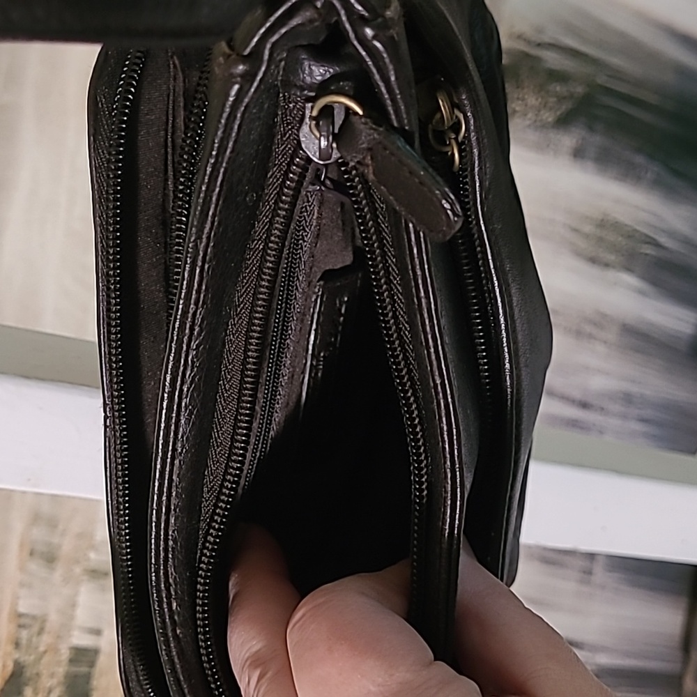 St Johns Bay genuine leather dark brown purse crossbody over the shoulder - Picture 3 of 5